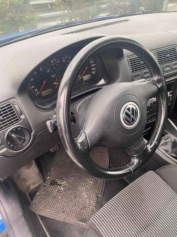 Usata 1998 VW Golf Edition Tre volumi | 4000 € (Buon prezzo) - Immagine 1/4