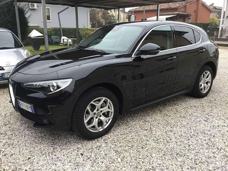 Usata Alfa Romeo Stelvio Executive 209 CV (153 kW) 2017 Nero SUV