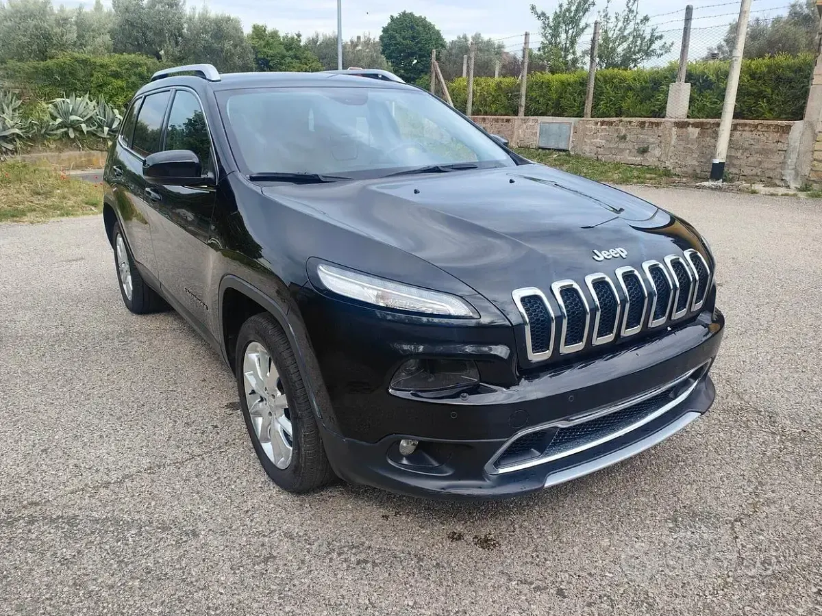 Usata Jeep Cherokee Longitude 140 CV (102 kW) 2015 Nero SUV