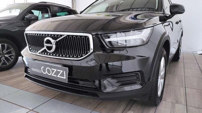 Usata Volvo XC40 Momentum 129 CV (94 kW) 2020 Nero SUV