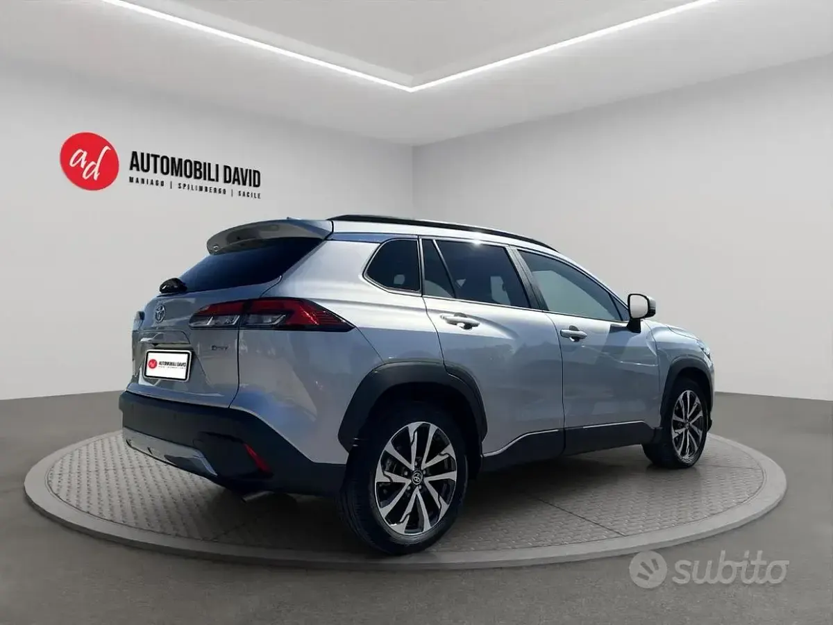 Usata Toyota Corolla Cross Lounge 152 CV (111 kW) 2024 Grigio SUV