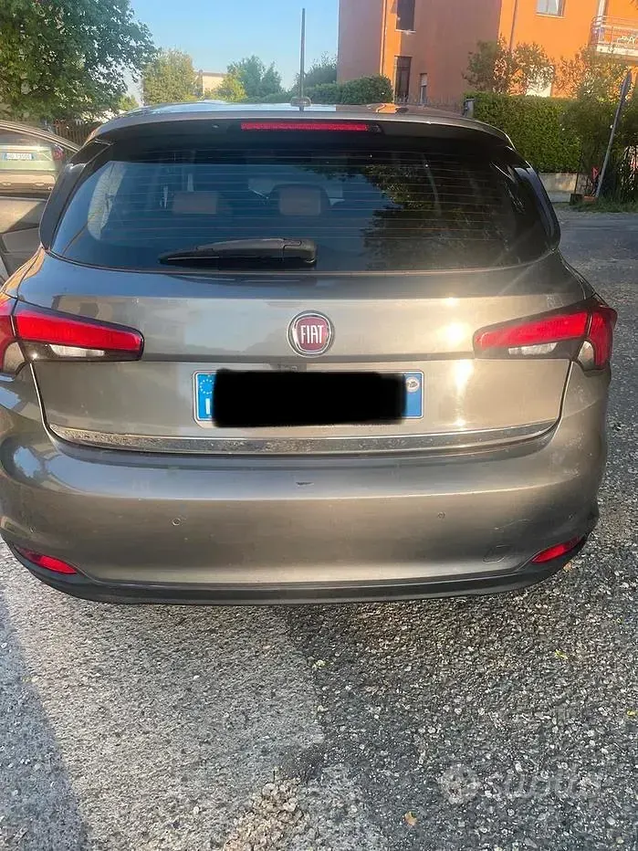 Usata Fiat Tipo 120 CV (88 kW) 2016 Grigio Berlina