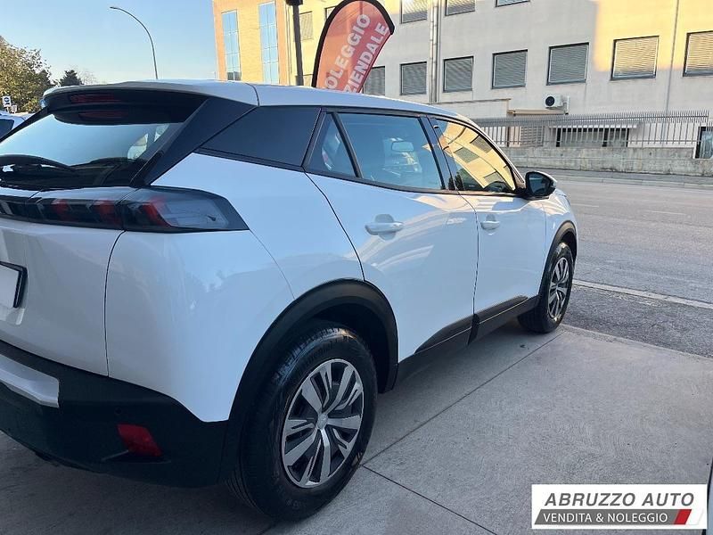 Usata Peugeot 2008 Active 102 CV (75 kW) 2020 Bianco SUV