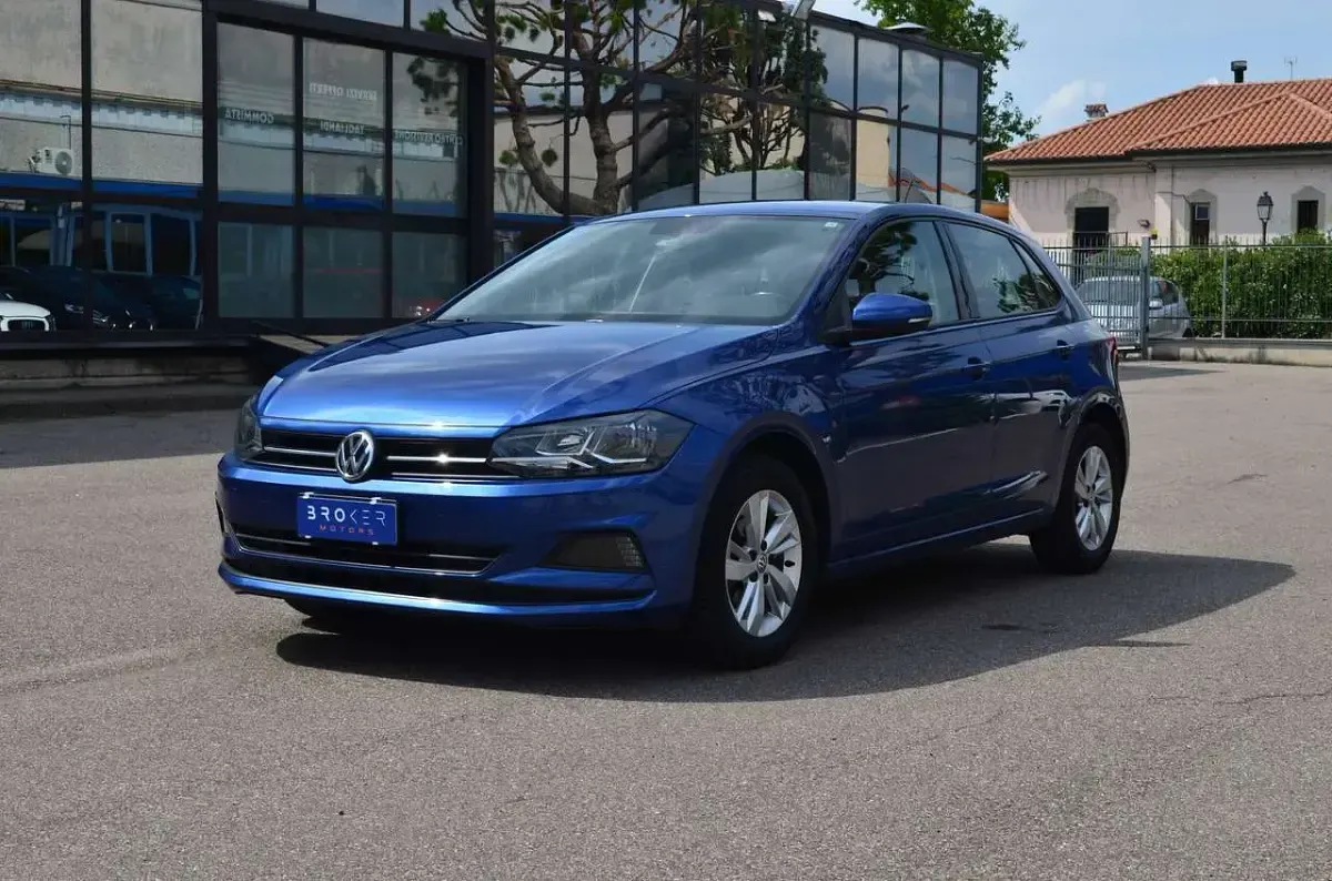 Usata VW Polo Comfortline 95 CV (69 kW) 2018 Blu/azzurro Utilitaria