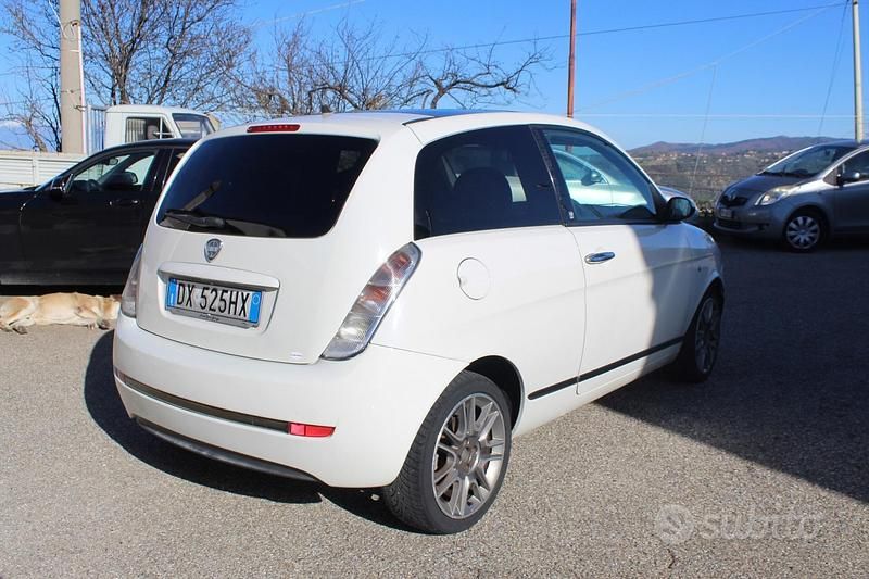 Usata Lancia Ypsilon 90 CV (66 kW) 2009 Bianco Utilitaria