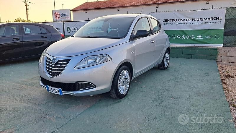 Usata Lancia Ypsilon Gold 69 CV (50 kW) 2015 Grigio Utilitaria