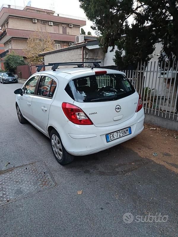 Usata Opel Corsa 85 CV (62 kW) 2011 Bianco Berlina