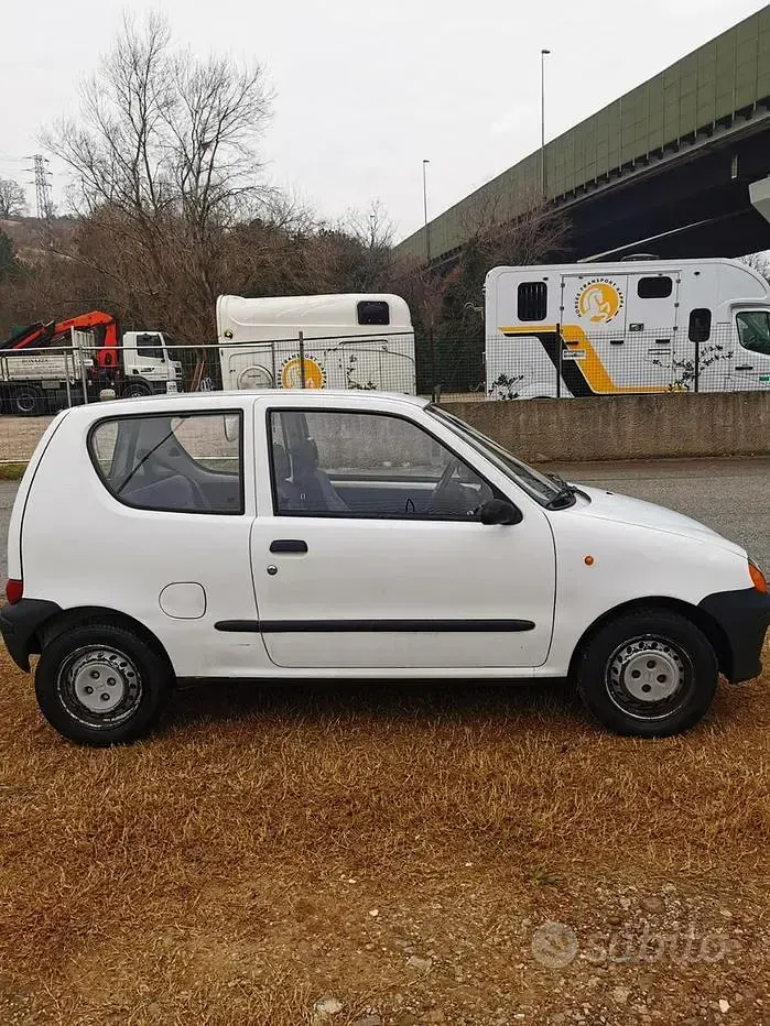 Usata Fiat Seicento Young 39 CV (28 kW) 1999 Bianco Utilitaria