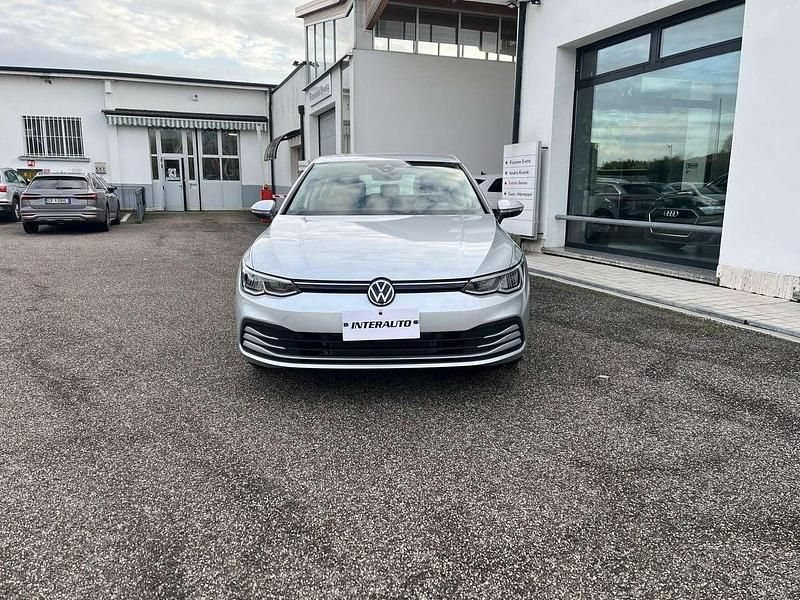Usata VW Golf VIII Life 110 CV (80 kW) 2022 Reflex silver Berlina