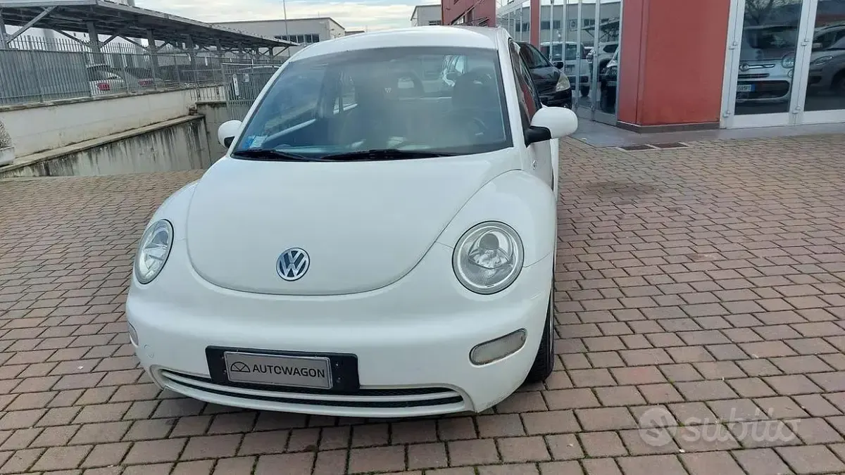 Usata VW New Beetle 90 CV (66 kW) 2001 Bianco Utilitaria