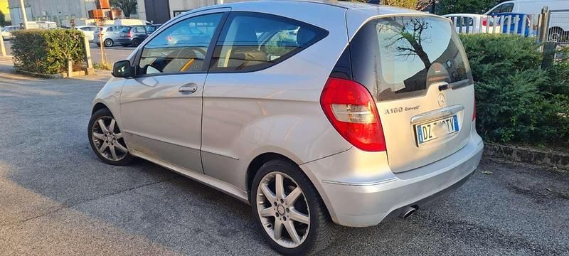 Usata Mercedes A160 Elegance 95 CV (69 kW) 2009 Argento Coupé