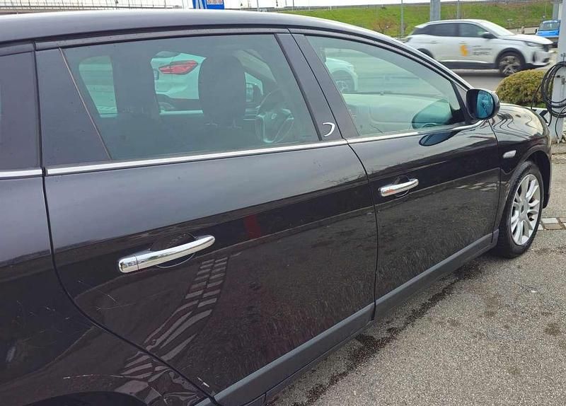 Usata Lancia Delta 120 CV (88 kW) 2011 Nero Utilitaria