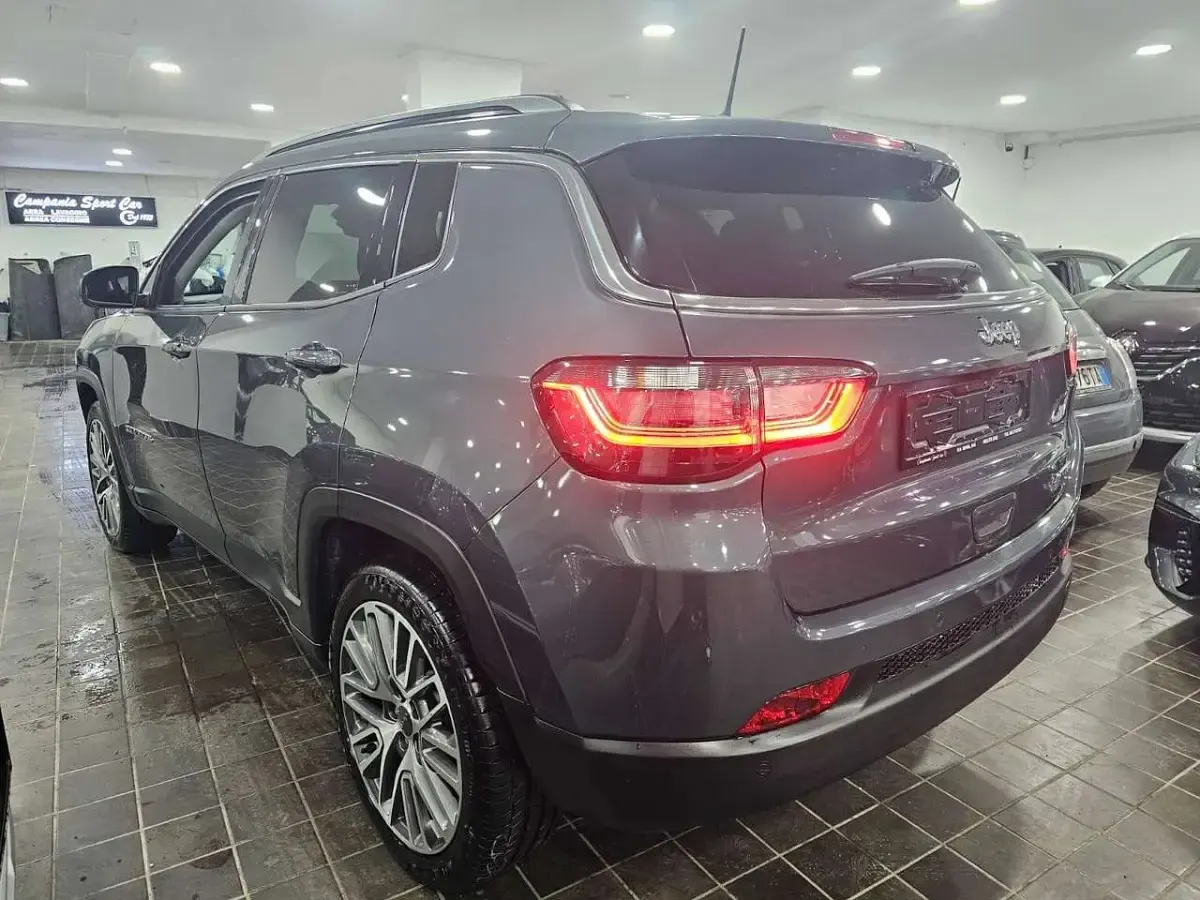 Usata Jeep Compass Limited 131 CV (96 kW) 2023 Crystal granite SUV