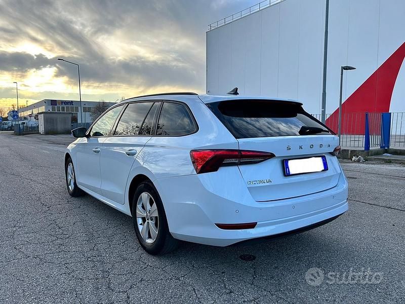 Usata Skoda Octavia 116 CV (85 kW) 2022 Bianco Station wagon