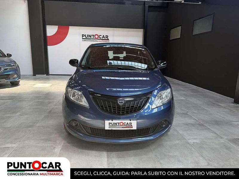 Usata Lancia Ypsilon Silver 69 CV (50 kW) 2023 Blu/azzurro Utilitaria