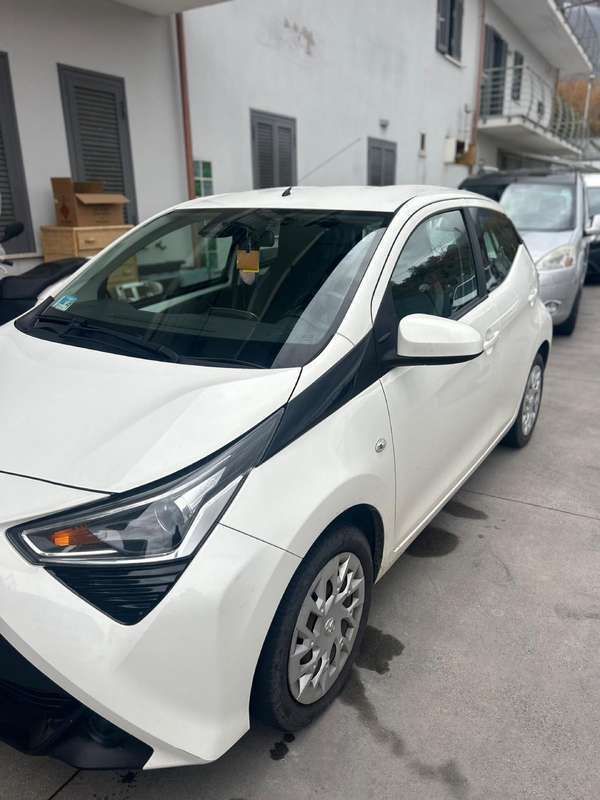 Usata 2019 Toyota Aygo Business Edition Due volumi | 8900 € (Ottimo prezzo) - Immagine 1/4