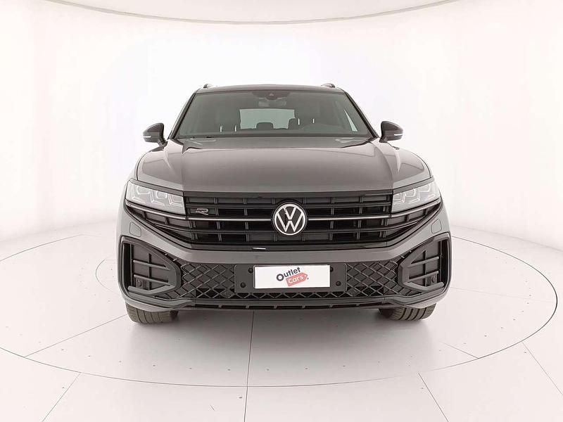 Usata VW Touareg R-line 231 CV (169 kW) 2024 Silicon grey metallizzato SUV