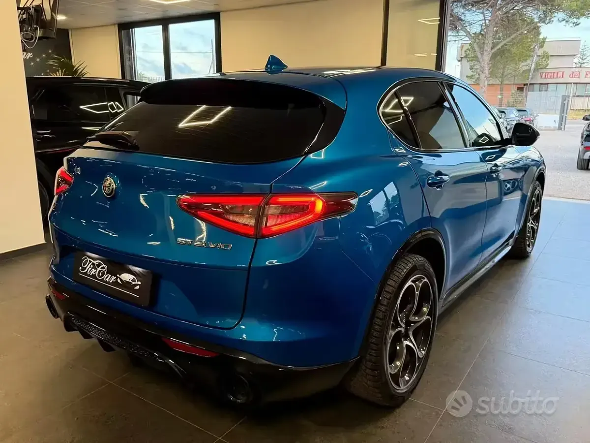 Usata Alfa Romeo Stelvio Veloce 209 CV (153 kW) 2023 Bluazzurro SUV