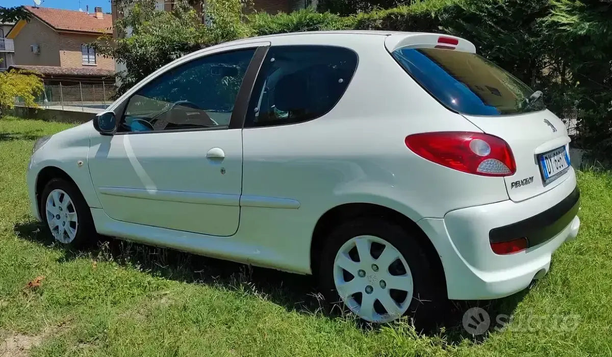 Usata Peugeot 206 57 CV (41 kW) 2010 Bianco Berlina