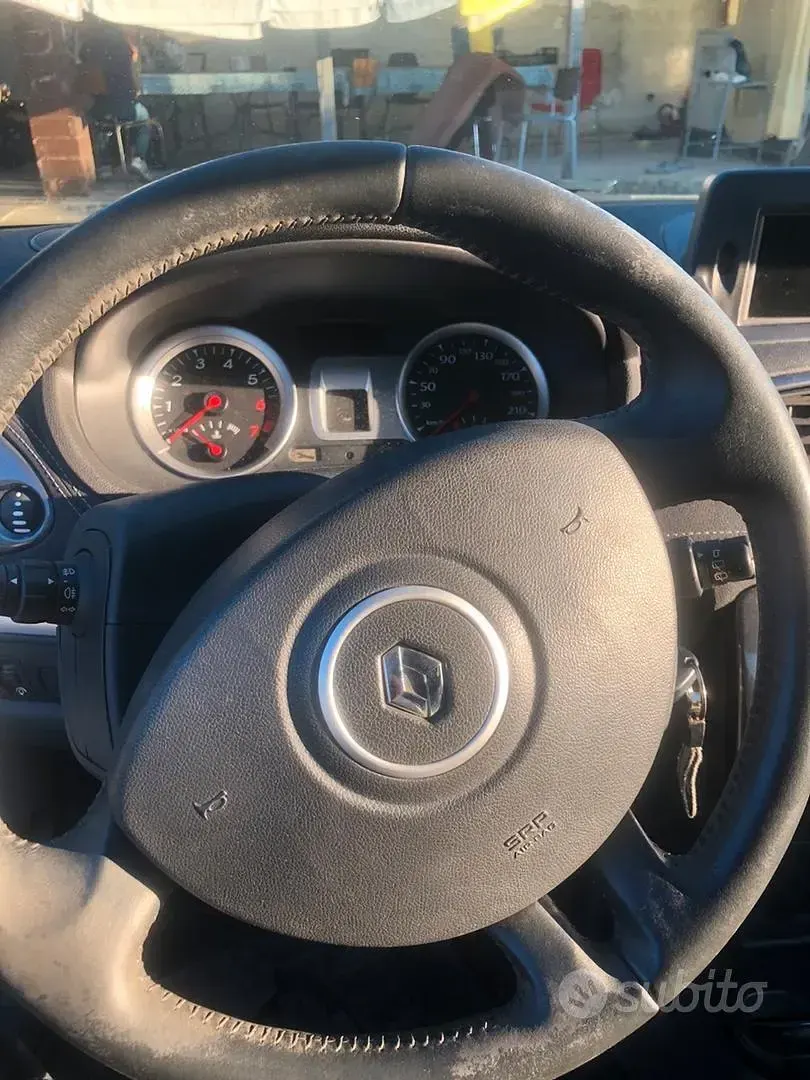 Usata Renault Clio 75 CV (55 kW) 2011 Nero Utilitaria