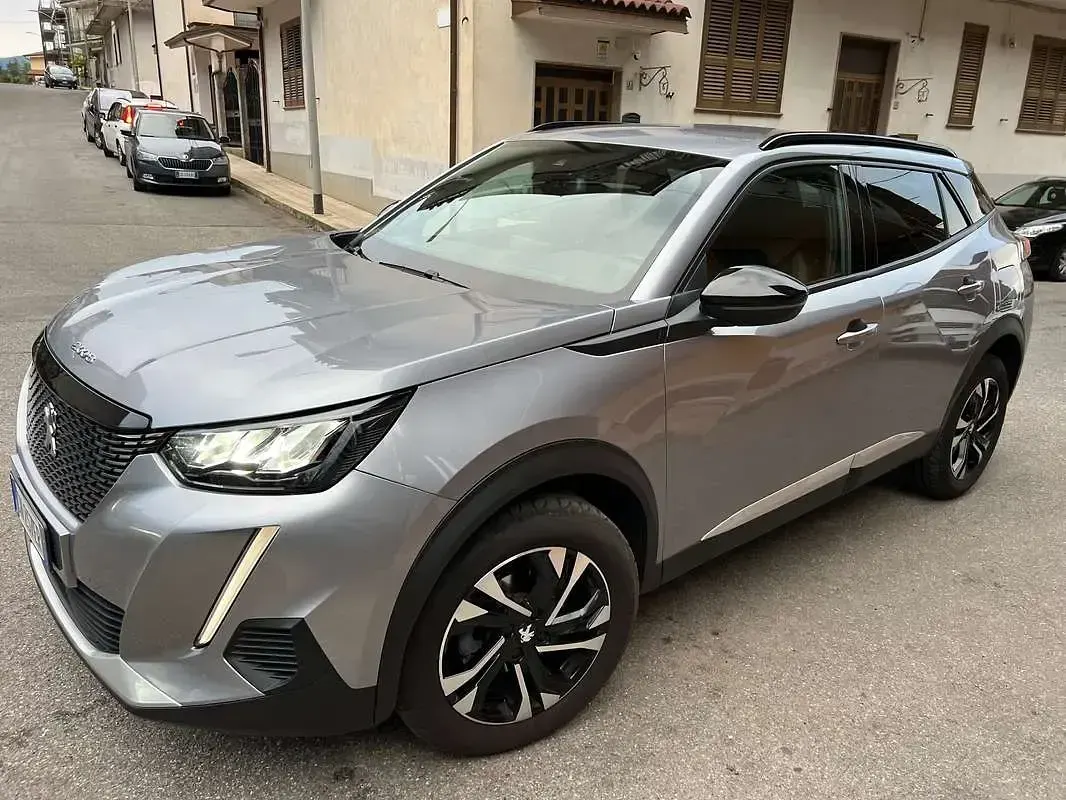 Usata Peugeot 2008 Allure 102 CV (75 kW) 2023 SUV