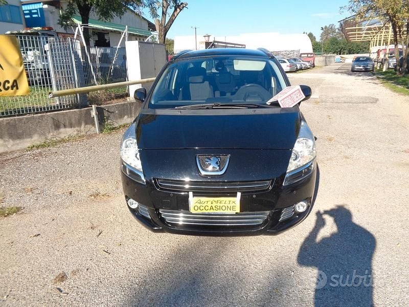 Usata Peugeot 5008 Premium 112 CV (82 kW) 2011 Nero Monovolume