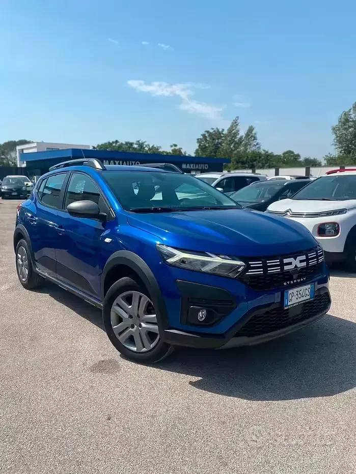 Usata Dacia Sandero Essentiel 101 CV (74 kW) 2023 Bluazzurro Berlina