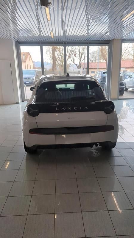 Nuova Lancia Ypsilon 100 CV (73 kW) 2025 Bianco Utilitaria