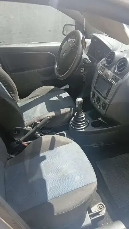 Usata Ford Fiesta Titanium 68 CV (50 kW) 2007 Grigio Utilitaria