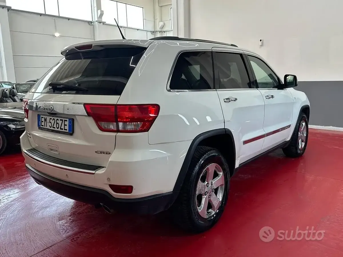 Usata Jeep Grand Cherokee Overland 241 CV (177 kW) 2012 Bianco SUV
