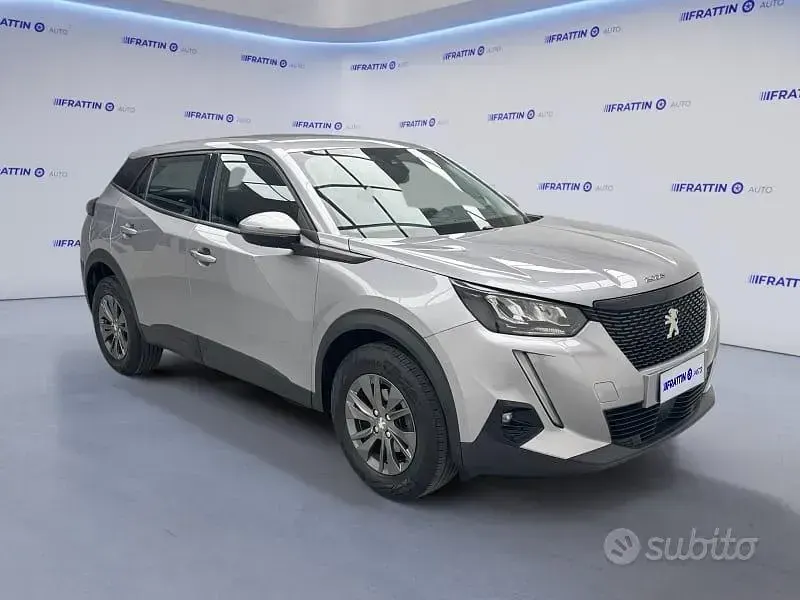 Usata Peugeot 2008 Active 131 CV (96 kW) 2021 Grigio SUV