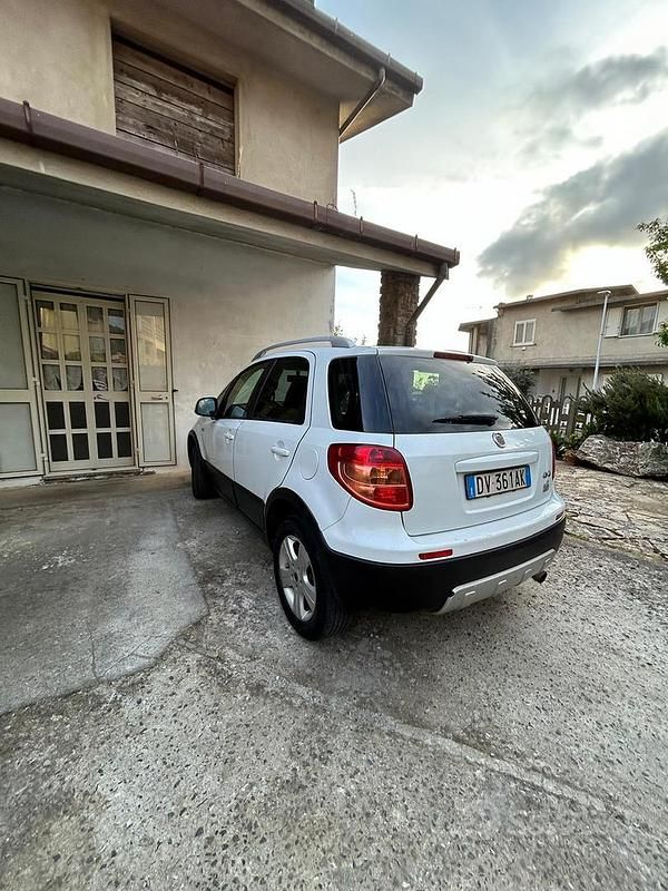 Usata Fiat Sedici 120 CV (88 kW) 2009 Bianco SUV