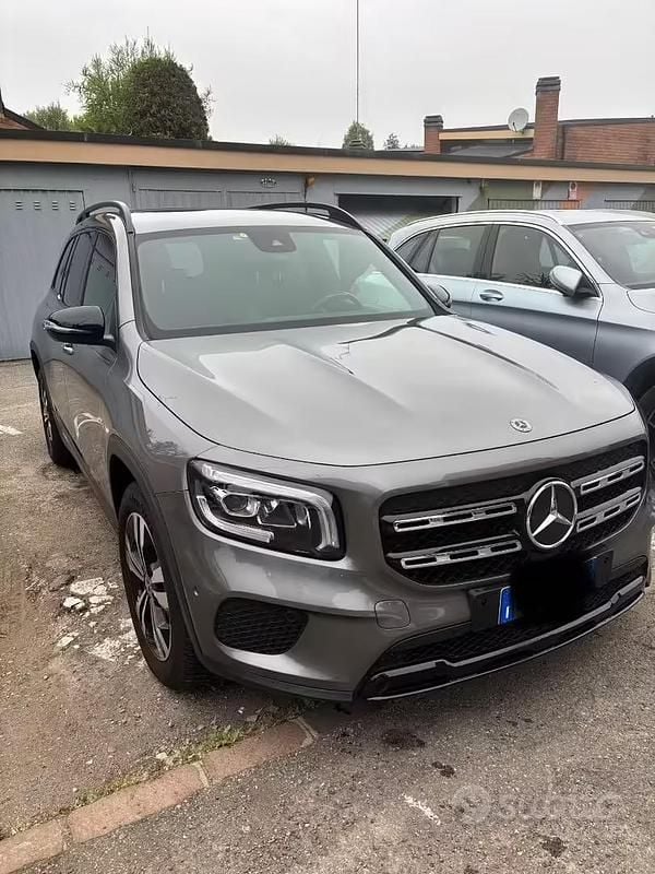 Usata Mercedes GLB200 150 CV (110 kW) 2022 Grigio SUV