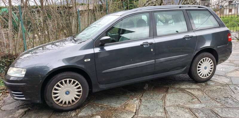 Grigio Usata 2005 Fiat Stilo Wagon Station wagon | 1300 € (Buon prezzo) - Immagine 1/4