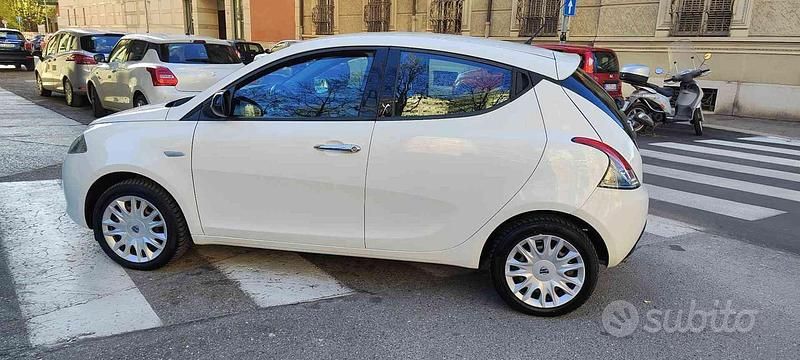 Usata Lancia Ypsilon Gold 69 CV (50 kW) 2014 Bianco Utilitaria