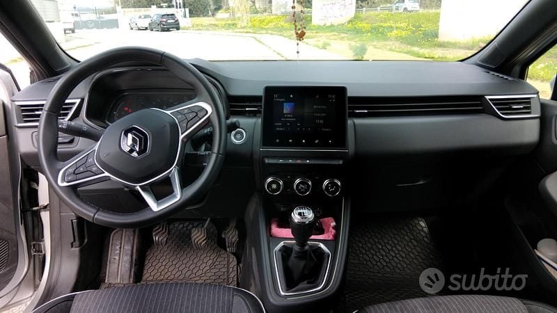 Usata Renault Clio V 86 CV (63 kW) 2022 Grigio Utilitaria