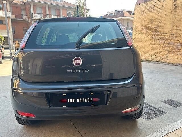 Usata Fiat Punto Lounge 77 CV (56 kW) 2014 Grigio Utilitaria