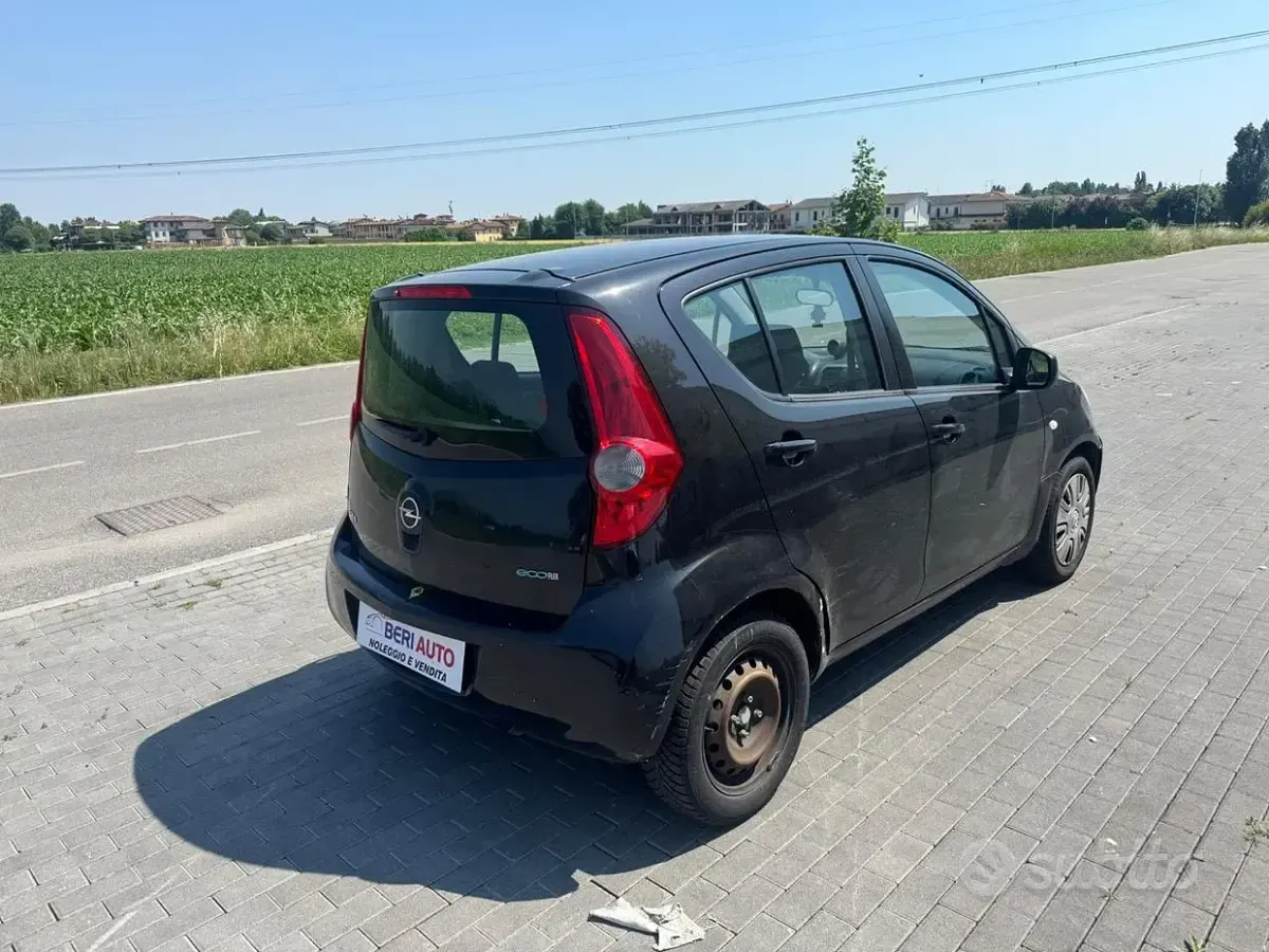 Usata Opel Agila Enjoy 65 CV (47 kW) 2011 Nero Utilitaria