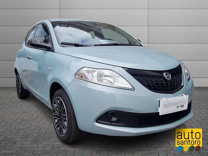 Usata Lancia Ypsilon Gold 69 CV (50 kW) 2024 Verde Utilitaria