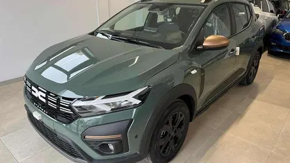 Verde Nuova 2025 Dacia Sandero Extreme Tre volumi | 18.900 € (Buon prezzo)