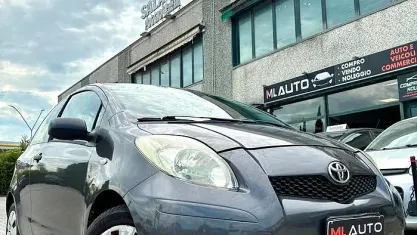 Usata Toyota Yaris 69 CV (50 kW) 2010 Bianco Utilitaria