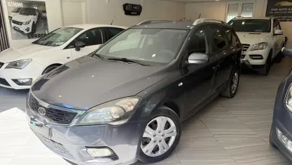 Usata Kia Ceed 115 CV (84 kW) 2011 Nero Utilitaria