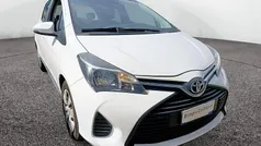 Bianco Usata 2015 Toyota Yaris Cool Tre volumi | 8800 € (Buon prezzo)