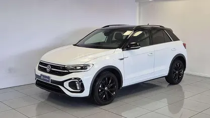 Bianco tetto nero Usata 2022 VW T-Roc R-line SUV | 24.890 € (Buon prezzo)