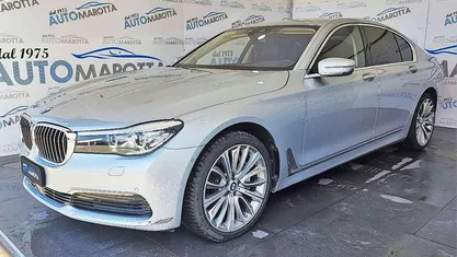 Argento Usata 2017 BMW 750 Comfort Edition Tre volumi | 39.900 €