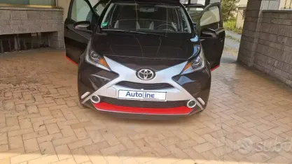 Usata Toyota Aygo 69 CV (50 kW) 2017 Nero Utilitaria