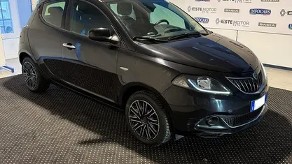 Usata Lancia Ypsilon Gold 70 CV (51 kW) 2023 Nero pastello Utilitaria