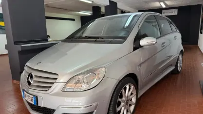 Usata Mercedes B180 109 CV (80 kW) 2007 Argento Monovolume