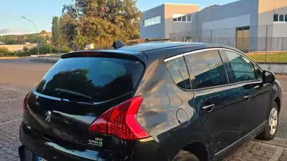 Usata Peugeot 3008 115 CV (84 kW) 2015 Nero Station wagon