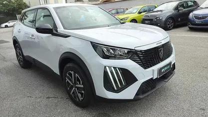Bianco Usata 2024 Peugeot 2008 Active SUV | 19.000 € (Buon prezzo)